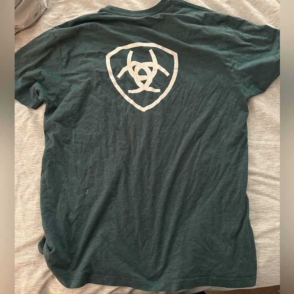 Large Ariat shirt